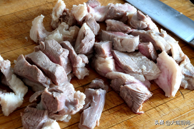 烩羊肉的家常做法，红烩羊肉的最正宗做法（只放4种料就够了）
