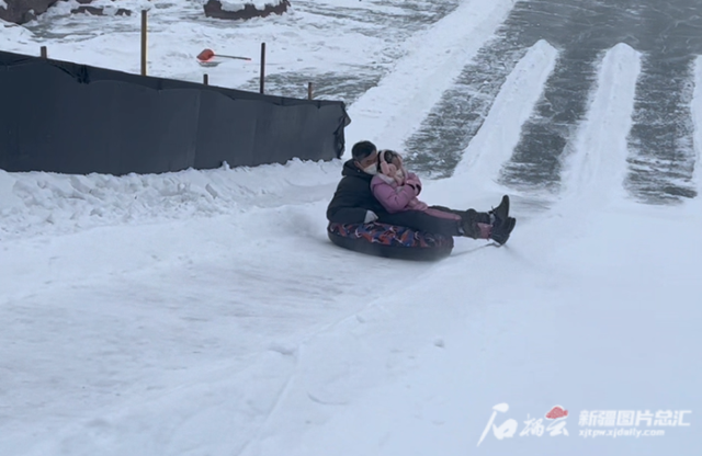 冰雪大世界的游乐场，小绿谷冰雪乐园开园啦