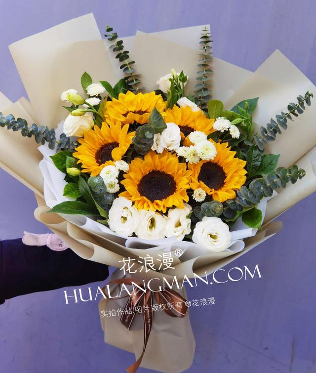 情人节送女朋友什么花比较好，情人节送女朋友什么花比较好一点（适合7种人的情人节鲜花）