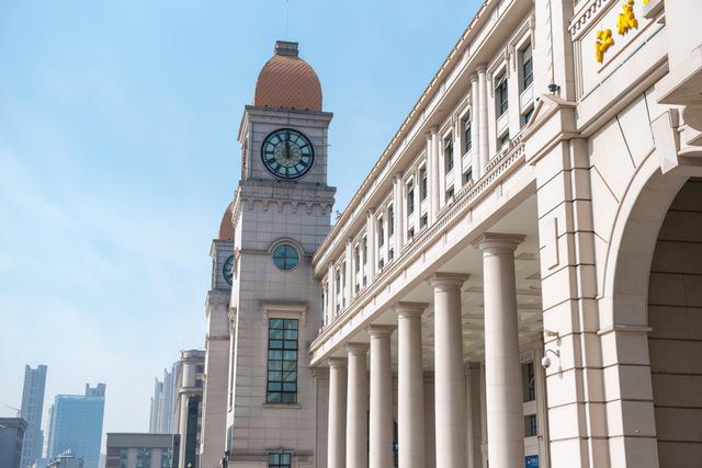 武汉火车站图片，2021年华中师范大学武汉传媒学院录取通知书查询入口_什么时候收到及发放时间（坐拥超洋气火车站黄金位置）