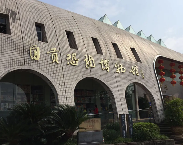 成都市内旅游攻略，成都市内一日游最全攻略（赏彩灯、品美食、聊历史）