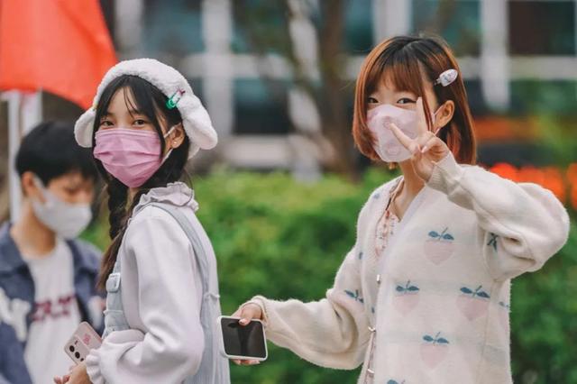 四川信息技术学院，2022年四川信息职业技术学院有哪些院系和专业（四川省高职院校入学当天美照曝光）