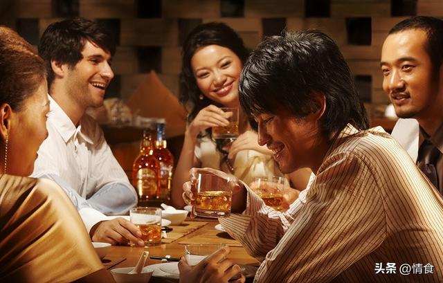 聚会时小游戏大全，聚会小游戏大全不需要道具（建议一起玩这5个酒桌游戏）