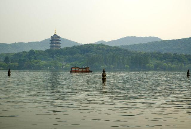 2022年江苏省高考人数，无锡2022年参加高考人数为24038（C9高校在江苏省和浙江省的录取情况对比）