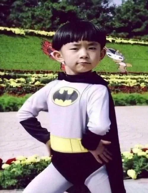 易烊千玺的真实年龄，易烊千玺14岁到17岁外貌变化（“谦逊低调”的易烊千玺）