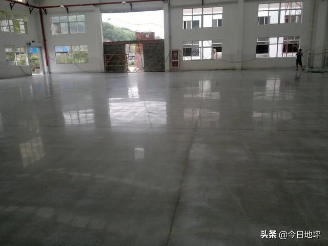 水泥地面打灰的方法，混凝土打灰注意事项（水泥地面起沙，起砂怎么处理）