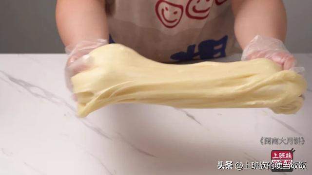 月饼的制作方法步骤，自制月饼的家常做法（月饼别再出去买）