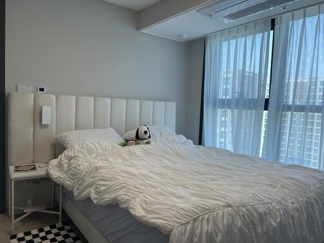 客厅不要沙发怎么设计，客厅不要沙发怎么设计好看（客厅抛弃了传统布局）