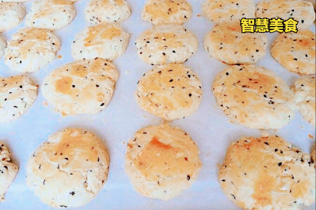 老北京香酥芝麻饼，老北京香酥芝麻饼做法（简易美味的香酥小芝麻饼）