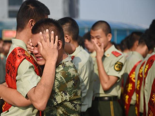 当兵三年退伍后给多少钱，三年义务兵下来有多少补贴（退役军人每月补助500元）