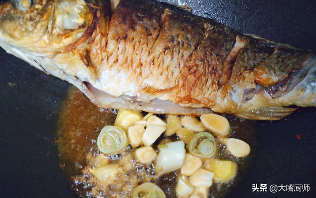 吃鲤鱼鱼籽的禁忌，吃鲤鱼鱼籽的好处和坏处（肚子大的好还是肚子小的好）