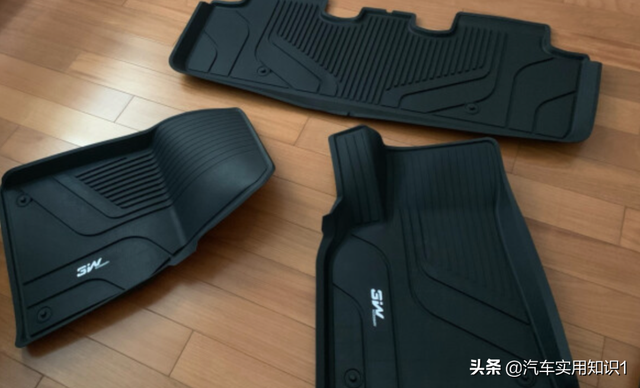 汽车脚垫哪种好，汽车脚垫哪种好各有什么优缺点（选哪种材质的脚垫比较好）