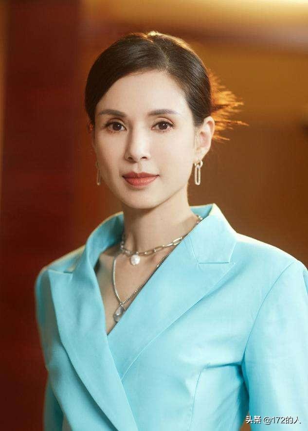 55岁李若彤一生3段爱情，被大20岁男友PUA情感十年，最大遗憾无子