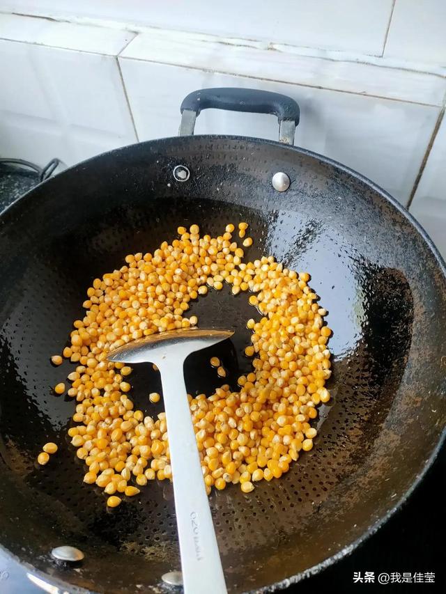 炸玉米粒的做法，油炸玉米粒的做法（自己在家炸爆米花）