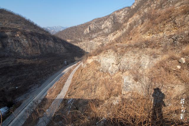 遥看瀑布挂前川的遥看是什么意思，遥看瀑布挂前川的遥是什么意思啊（已是悬崖百丈冰）