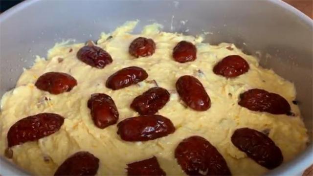 小米南瓜红枣粥，怎样做美味的南瓜红枣营养粥（半个南瓜加1把红枣）