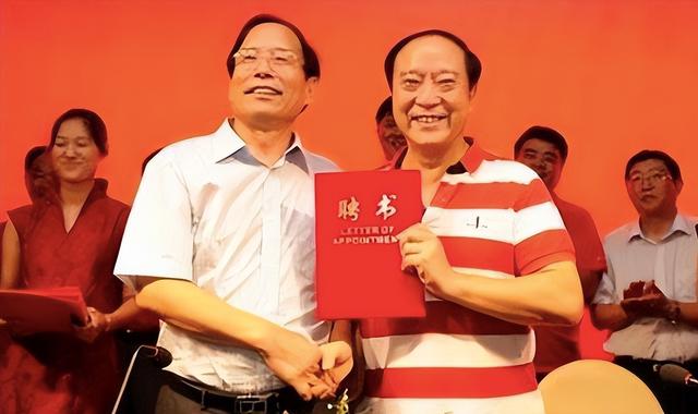 冯巩昔日两任搭档，当年的搭档牛群已消失匿迹