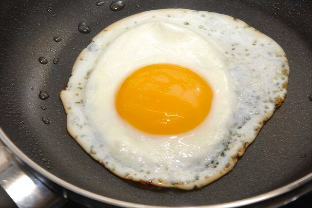 茶叶蛋的热量，茶叶蛋的热量高吗 适合减肥吗（不少人每天早上都会吃蛋）