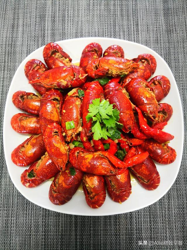 煮小龙虾的方法和教程，如何煮小龙虾好吃又简单（从挑到煮超详细分享）