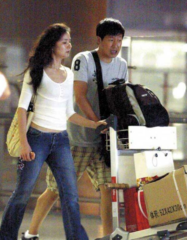 张国强：因太穷婚姻失败，40岁带子二婚，儿子与继母相处有泪有爱