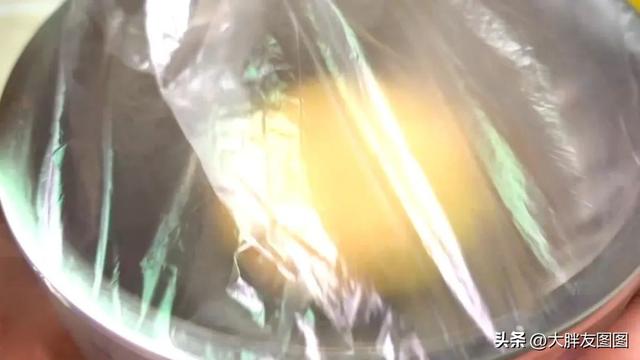 自己在家如何做肉松包，自制馅大料足的肉松包