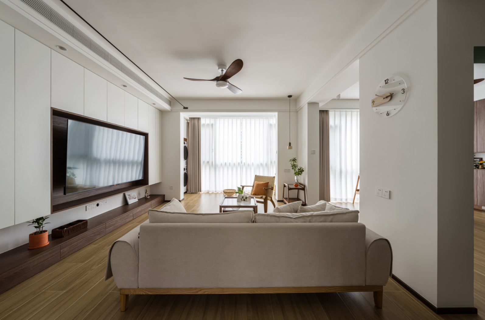 入户门餐厅客厅一条线装修效果图,发现长沙一户人家全屋做"双动线"