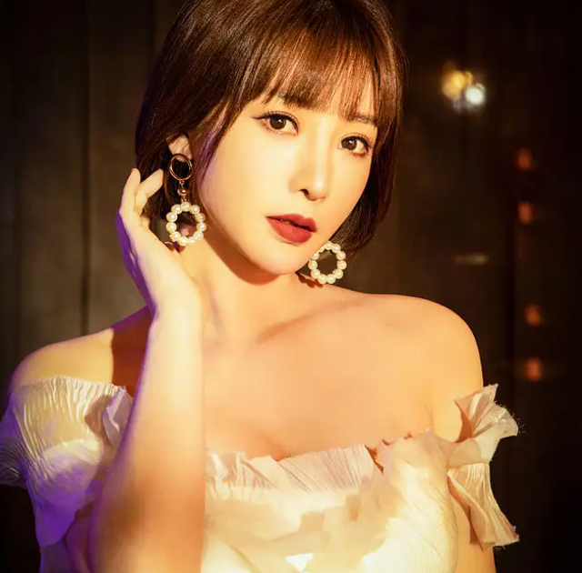 柳岩甩奶舞（拽步舞，拽步舞的视频（从拼命三娘到“借胸上位”）