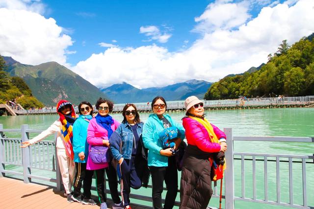 有什么成语描写赞美拉萨的天空，形容拉萨的天空的词语（天上西藏大美于行）