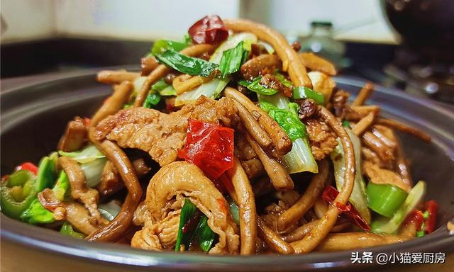 干茶树菇怎么吃，干茶树菇可以怎么吃（教你在家做干锅茶树菇）