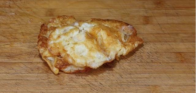 荷包蛋汤好吃做法，荷包蛋汤怎么做才好吃（见到这食材别手软）