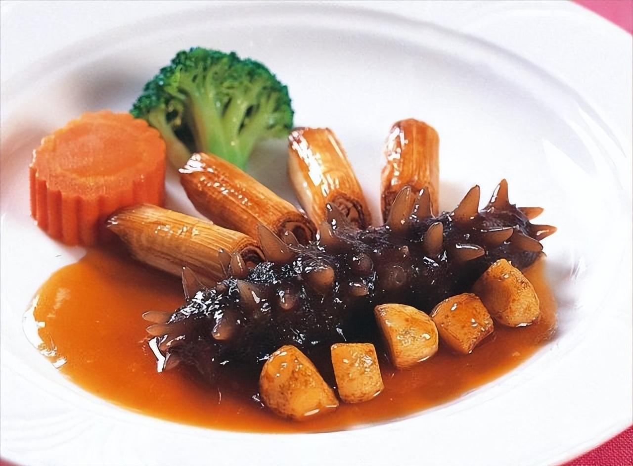 而鲁菜中的传统名菜有糖醋鲤鱼,葱烧海参,芙蓉鸡片,九转大肠,蝴蝶海参