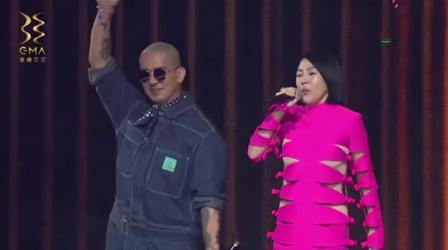 华伦天奴小s礼服，小S一身Valentino出席活动