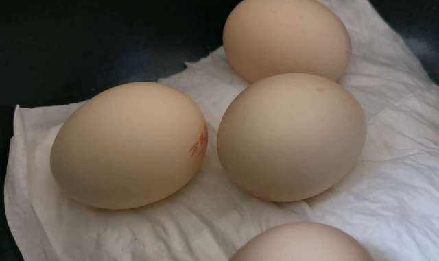 煎蛋怎么做好吃，培根煎鸡蛋（鸡蛋别再用水煮了）