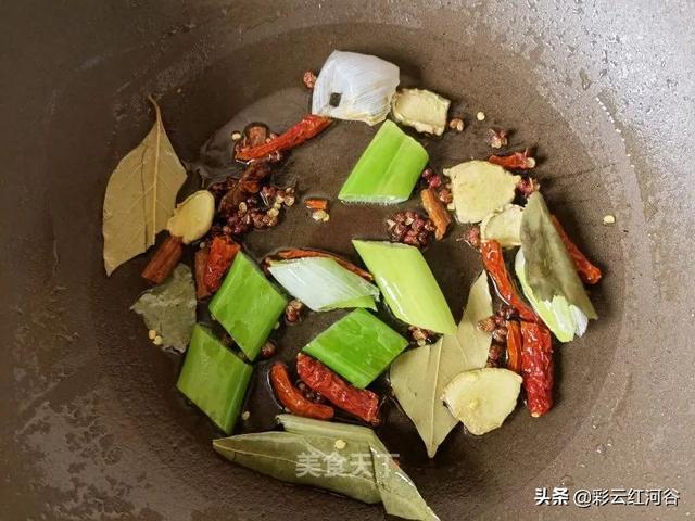 土豆炖排骨的家常做法，豆角土豆炖排骨的家常做法（土豆炖排骨）