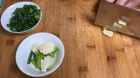 肉炒土豆丝怎么炒好吃，土豆丝炒肉怎样炒好吃（土豆肉丝在家这样做）