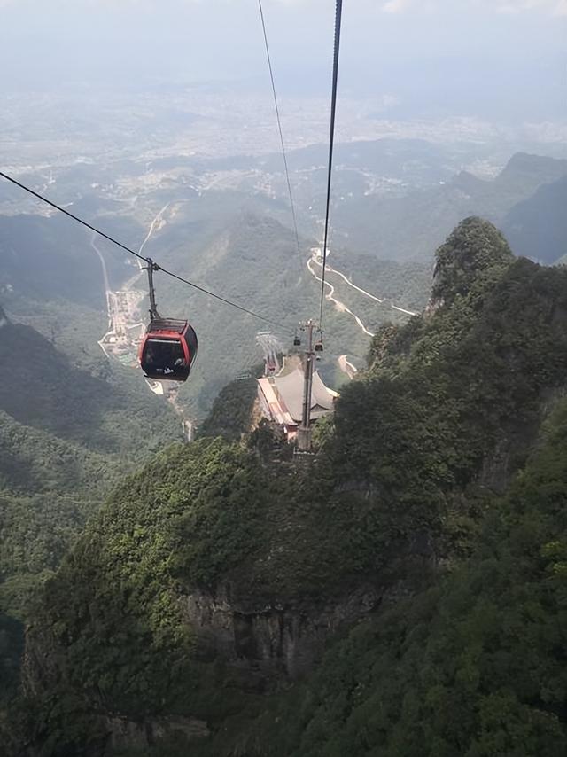 张家界，世界第一长高空索道，看看它的营运中心和门票价格