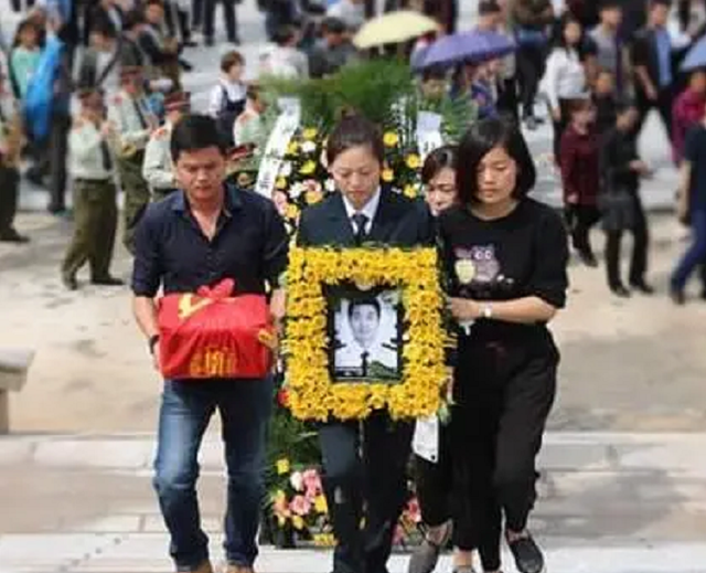 飞行员张超：为挽救舰载机牺牲后，妻子被特招入伍，已成海军上尉
