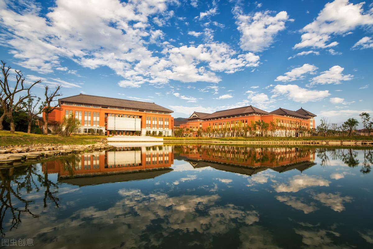 占地面积最大的学校（中国面积最大的大学排行）