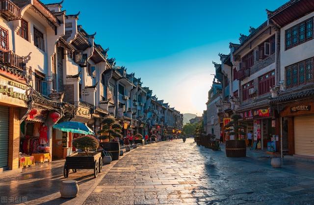 贵阳小吃街哪里最出名，贵阳这5个必去的网红街区