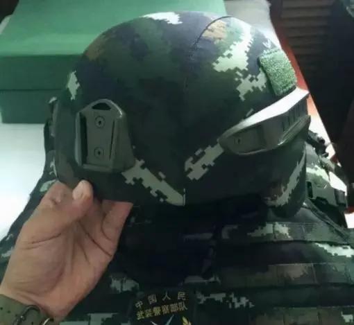 求贴皮足球手缝足球各自的优缺点，足球是机缝,贴皮,还是手缝好（现代“金钟罩”中国军人戴上帅爆了）