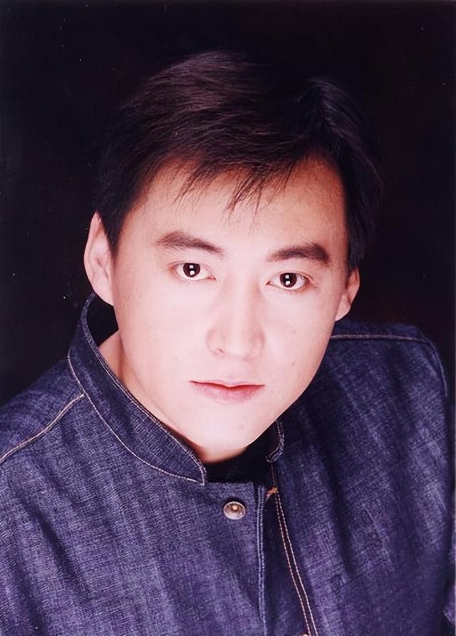 演员刘小锋：娶小16岁娇妻，婚后胖若两人，今51岁胖到观众认不出