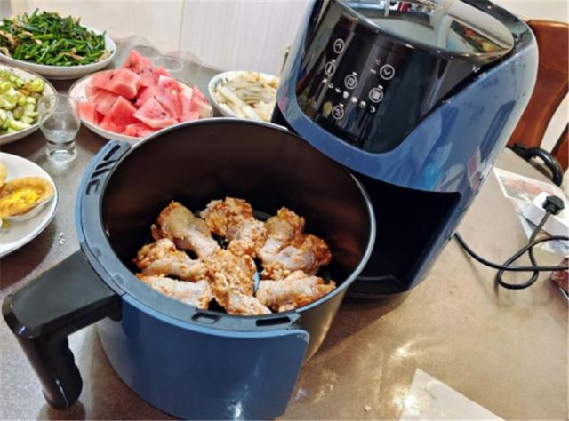 烤箱工作原理，烤箱和微波炉的区别（还有没有必要买空气炸锅）