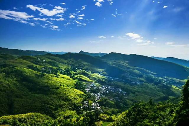 贵州旅游十大景点，贵州旅游十大景点排名千户苗寨（贵州十大冷门景点）