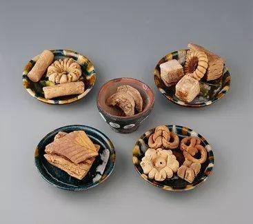 冬至吃饺子的来历，冬至吃饺子的由来（“为什么北方人过什么节都吃饺子）