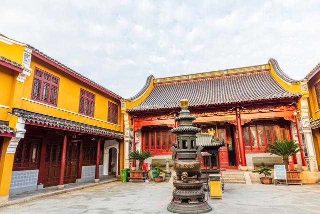 普陀山在哪里，普陀山在哪里坐船（走进普陀山）