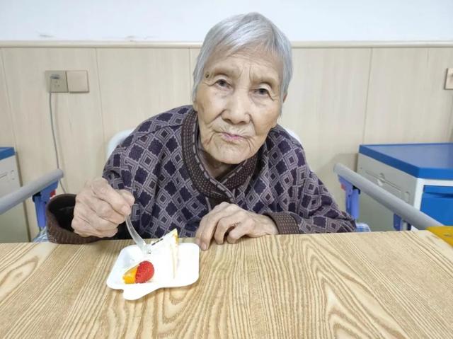 重阳节生日祝福语，重阳节生日祝福语 简短独特（欢声笑语过生日）