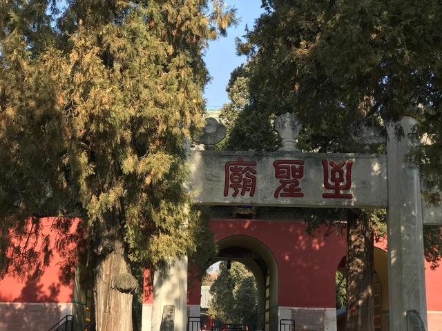 弥高是什么意思，钻之弥坚仰之弥高是什么意思（重游孔庙之—：孔庙的石坊庙门）