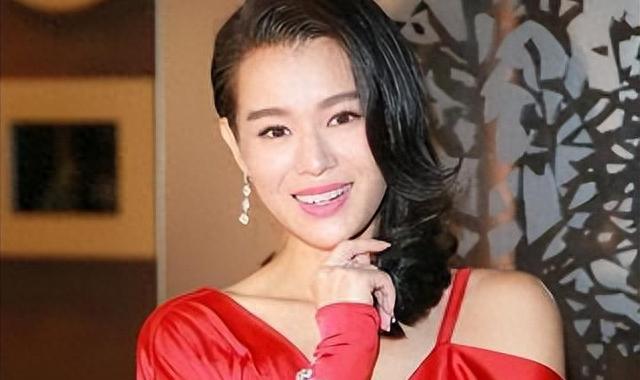 黄宗泽和胡杏儿，胡杏儿爆与相恋8年黄宗泽分手原因（甩了相爱7年的黄宗泽）