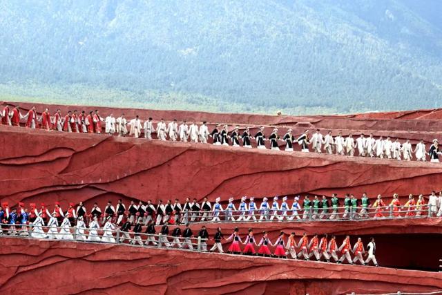 玉龙雪山，玉龙雪山高尔夫球场（足够治愈你10000次）