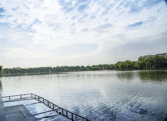 襄阳护城河介绍，温柔恬静的襄阳护城河